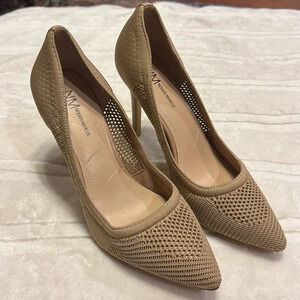 Neiman Marcus Sochi stretch knit pumps high heel - size 8.5